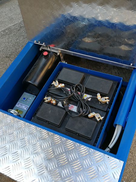 Piattaforma aerea verticale compatta con traslazione E5MT200