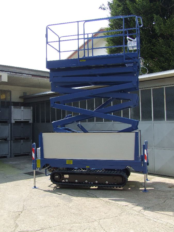 Piattaforma elevatrice aerea cingolata 106