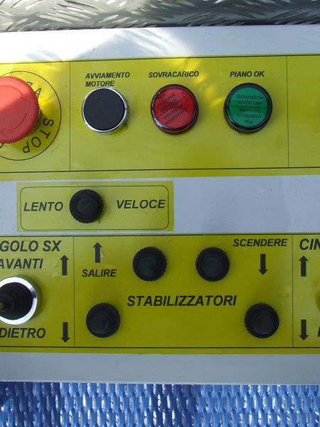 Piattaforma elevatrice aerea cingolata 106
